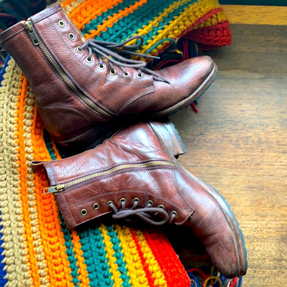 Frye Carson zip boot